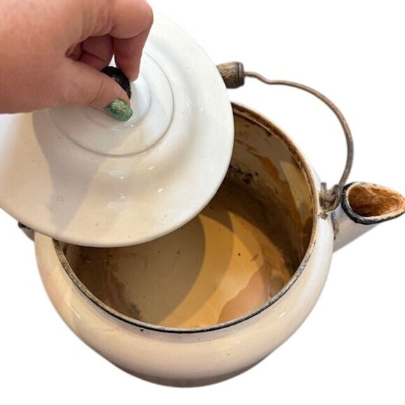 Vintage White Enamel Teapot With Wooden Handle & Lid - Picture 6 of 9